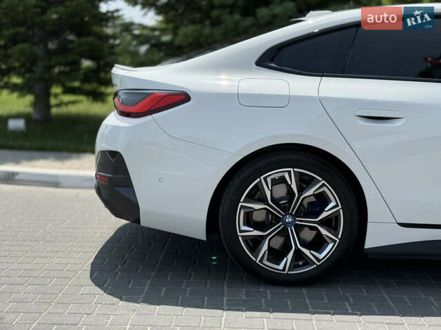 Белый БМВ i4, объемом двигателя 0 л и пробегом 3 тыс. км за 37500 $, фото 29 на Automoto.ua