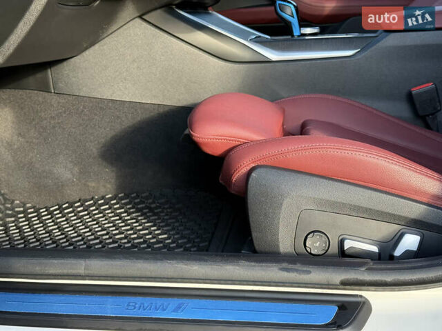 Белый БМВ i4, объемом двигателя 0 л и пробегом 18 тыс. км за 32650 $, фото 45 на Automoto.ua