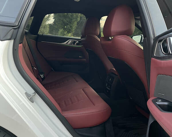 Белый БМВ i4, объемом двигателя 0 л и пробегом 31 тыс. км за 30100 $, фото 23 на Automoto.ua