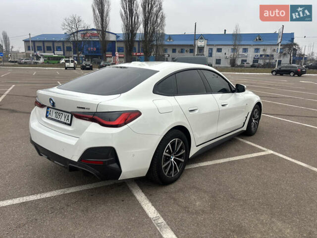 Белый БМВ i4, объемом двигателя 0 л и пробегом 50 тыс. км за 48500 $, фото 3 на Automoto.ua
