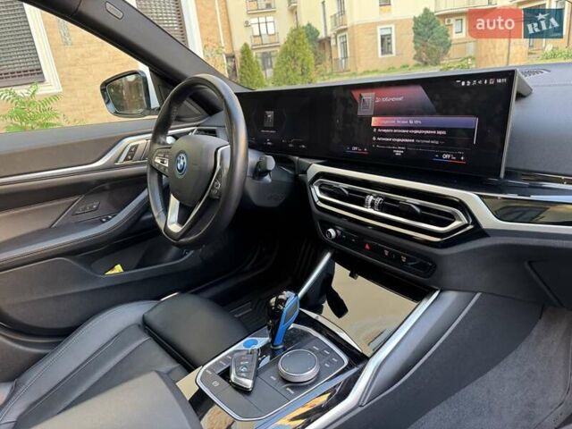 Белый БМВ i4, объемом двигателя 0 л и пробегом 49 тыс. км за 34000 $, фото 38 на Automoto.ua