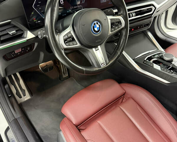 Белый БМВ i4, объемом двигателя 0 л и пробегом 50 тыс. км за 33000 $, фото 9 на Automoto.ua