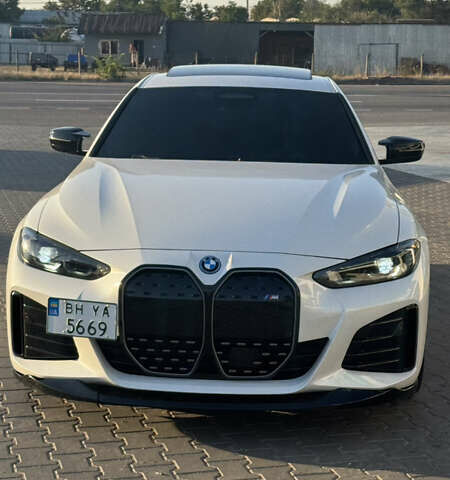 Белый БМВ i4, объемом двигателя 0 л и пробегом 13 тыс. км за 44000 $, фото 1 на Automoto.ua