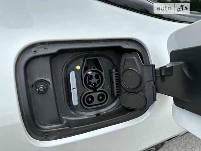 Білий БМВ i4, об'ємом двигуна 0 л та пробігом 3 тис. км за 48700 $, фото 32 на Automoto.ua