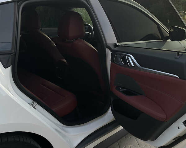 Белый БМВ i4, объемом двигателя 0 л и пробегом 31 тыс. км за 30100 $, фото 22 на Automoto.ua