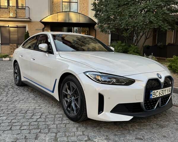 Белый БМВ i4, объемом двигателя 0 л и пробегом 49 тыс. км за 34000 $, фото 5 на Automoto.ua