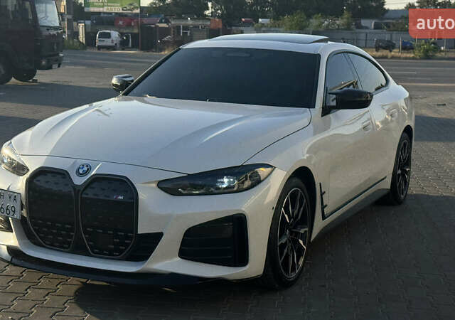 Белый БМВ i4, объемом двигателя 0 л и пробегом 13 тыс. км за 44000 $, фото 2 на Automoto.ua