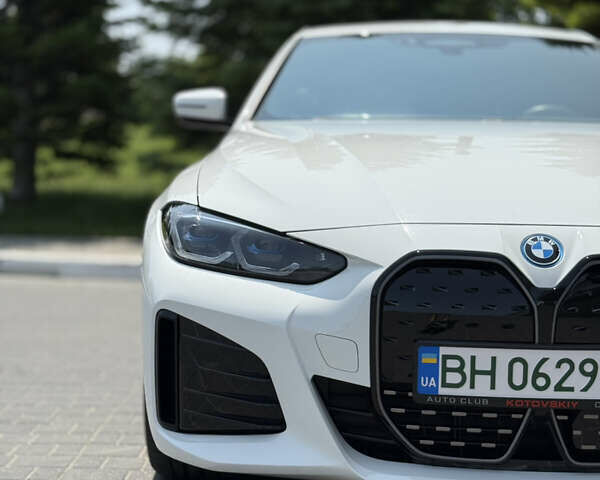 Белый БМВ i4, объемом двигателя 0 л и пробегом 3 тыс. км за 37500 $, фото 5 на Automoto.ua