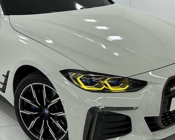 Белый БМВ i4, объемом двигателя 0 л и пробегом 50 тыс. км за 33000 $, фото 2 на Automoto.ua
