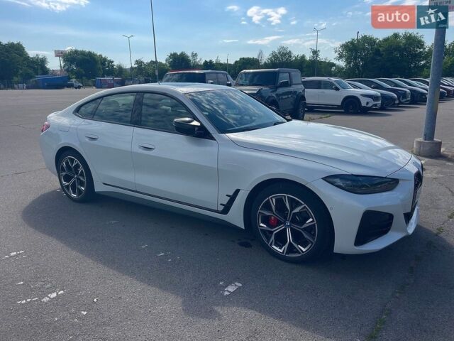 Белый БМВ i4, объемом двигателя 0 л и пробегом 11 тыс. км за 39900 $, фото 8 на Automoto.ua