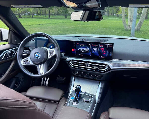 Белый БМВ i4, объемом двигателя 0 л и пробегом 18 тыс. км за 41000 $, фото 8 на Automoto.ua