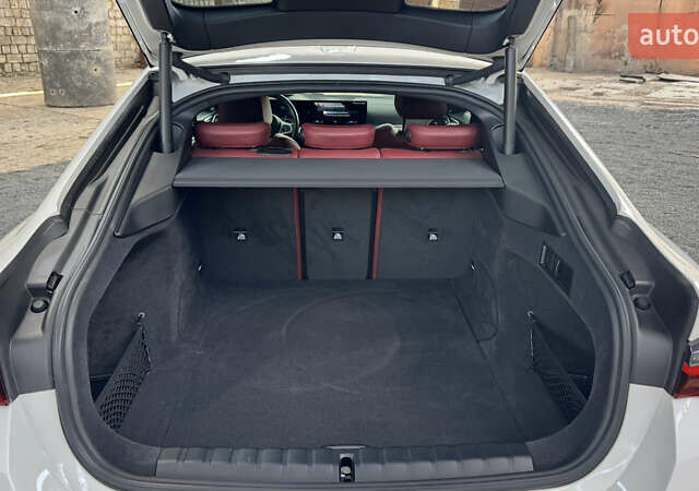 Белый БМВ i4, объемом двигателя 0 л и пробегом 30 тыс. км за 42000 $, фото 14 на Automoto.ua