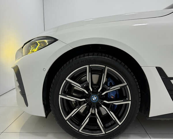 Белый БМВ i4, объемом двигателя 0 л и пробегом 50 тыс. км за 33000 $, фото 6 на Automoto.ua