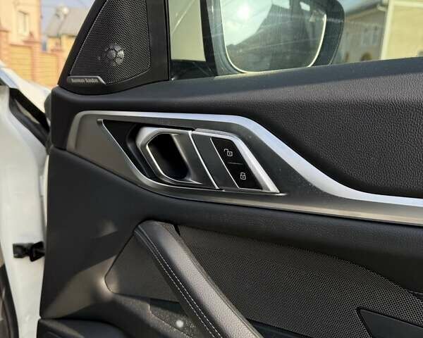 Белый БМВ i4, объемом двигателя 0 л и пробегом 5 тыс. км за 36900 $, фото 6 на Automoto.ua