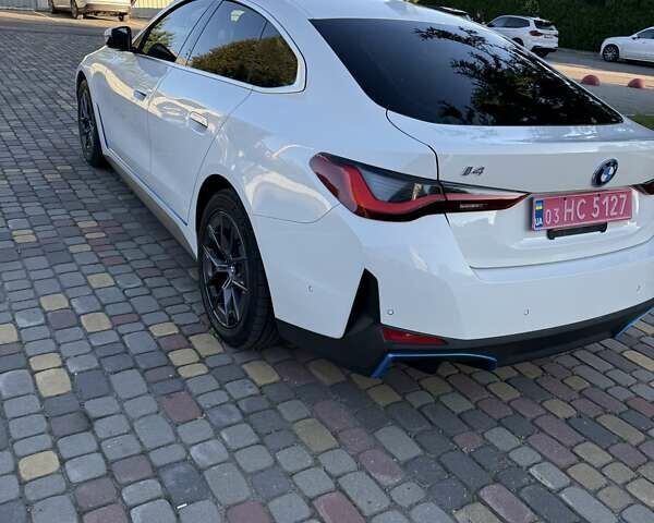 Белый БМВ i4, объемом двигателя 0 л и пробегом 39 тыс. км за 37000 $, фото 3 на Automoto.ua