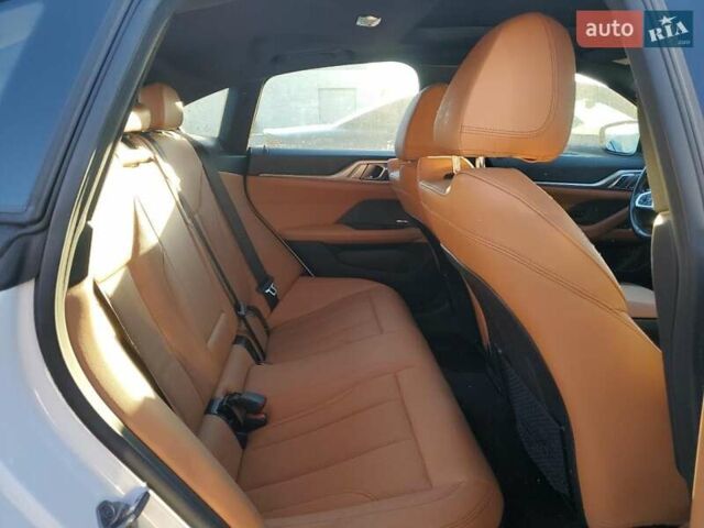 Белый БМВ i4, объемом двигателя 0 л и пробегом 84 тыс. км за 15600 $, фото 9 на Automoto.ua