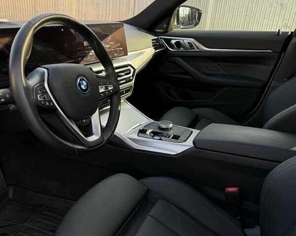 Белый БМВ i4, объемом двигателя 0 л и пробегом 5 тыс. км за 36900 $, фото 10 на Automoto.ua