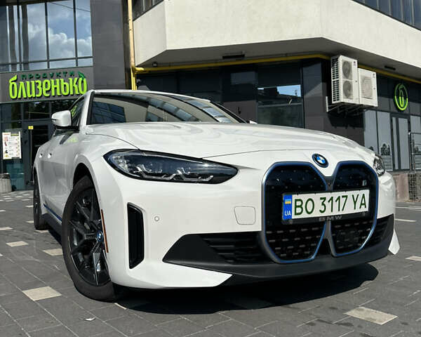 Белый БМВ i4, объемом двигателя 0 л и пробегом 25 тыс. км за 30500 $, фото 2 на Automoto.ua