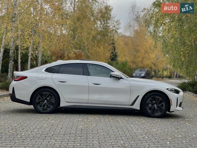 Белый БМВ i4, объемом двигателя 0 л и пробегом 42 тыс. км за 34900 $, фото 13 на Automoto.ua