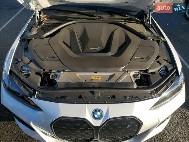 Белый БМВ i4, объемом двигателя 0 л и пробегом 84 тыс. км за 15600 $, фото 10 на Automoto.ua