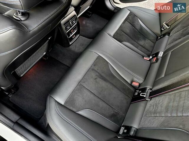 Белый БМВ i4, объемом двигателя 0 л и пробегом 45 тыс. км за 55900 $, фото 35 на Automoto.ua