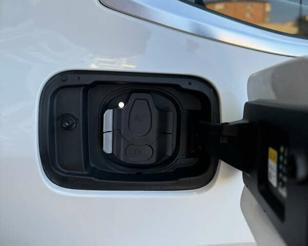 Белый БМВ i4, объемом двигателя 0 л и пробегом 33 тыс. км за 34500 $, фото 58 на Automoto.ua