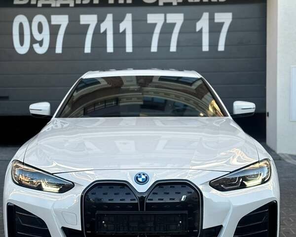 Белый БМВ i4, объемом двигателя 0 л и пробегом 33 тыс. км за 34500 $, фото 1 на Automoto.ua
