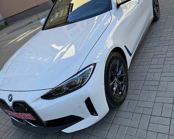 Белый БМВ i4, объемом двигателя 0 л и пробегом 39 тыс. км за 37000 $, фото 16 на Automoto.ua
