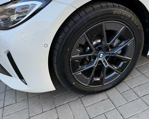 Белый БМВ i4, объемом двигателя 0 л и пробегом 39 тыс. км за 37000 $, фото 17 на Automoto.ua