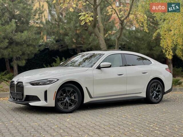 Белый БМВ i4, объемом двигателя 0 л и пробегом 42 тыс. км за 34900 $, фото 2 на Automoto.ua