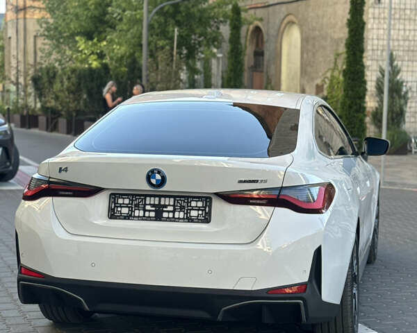 Белый БМВ i4, объемом двигателя 0 л и пробегом 33 тыс. км за 34500 $, фото 15 на Automoto.ua