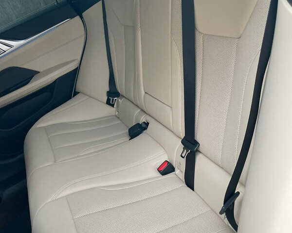 Белый БМВ i4, объемом двигателя 0 л и пробегом 19 тыс. км за 35000 $, фото 9 на Automoto.ua