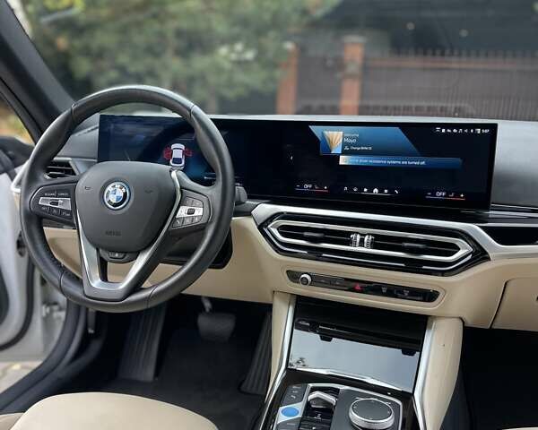 Белый БМВ i4, объемом двигателя 0 л и пробегом 42 тыс. км за 34900 $, фото 18 на Automoto.ua