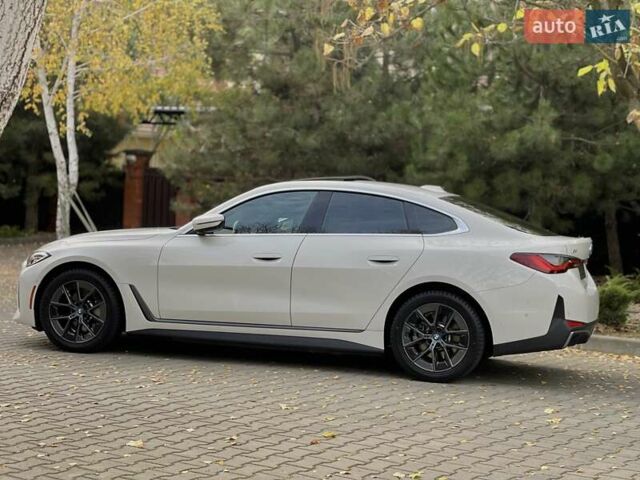 Белый БМВ i4, объемом двигателя 0 л и пробегом 42 тыс. км за 34900 $, фото 7 на Automoto.ua