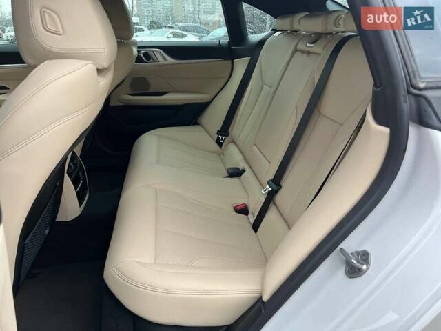 Белый БМВ i4, объемом двигателя 0 л и пробегом 20 тыс. км за 35990 $, фото 14 на Automoto.ua