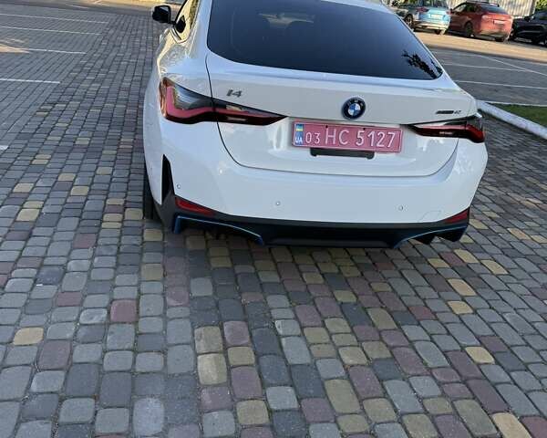 Белый БМВ i4, объемом двигателя 0 л и пробегом 39 тыс. км за 37000 $, фото 4 на Automoto.ua