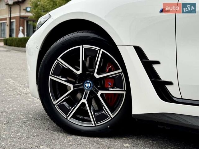 Белый БМВ i4, объемом двигателя 0 л и пробегом 45 тыс. км за 55900 $, фото 19 на Automoto.ua