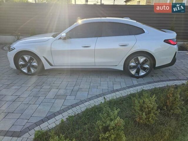 Белый БМВ i4, объемом двигателя 0 л и пробегом 10 тыс. км за 36800 $, фото 6 на Automoto.ua