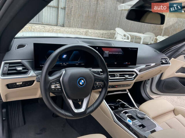 Белый БМВ i4, объемом двигателя 0 л и пробегом 19 тыс. км за 35000 $, фото 11 на Automoto.ua