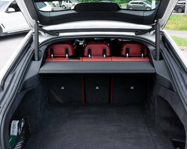 Белый БМВ i4, объемом двигателя 0 л и пробегом 18 тыс. км за 32432 $, фото 11 на Automoto.ua