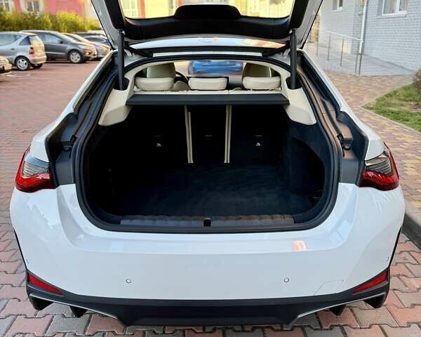 Білий БМВ i4, об'ємом двигуна 0 л та пробігом 16 тис. км за 38000 $, фото 12 на Automoto.ua