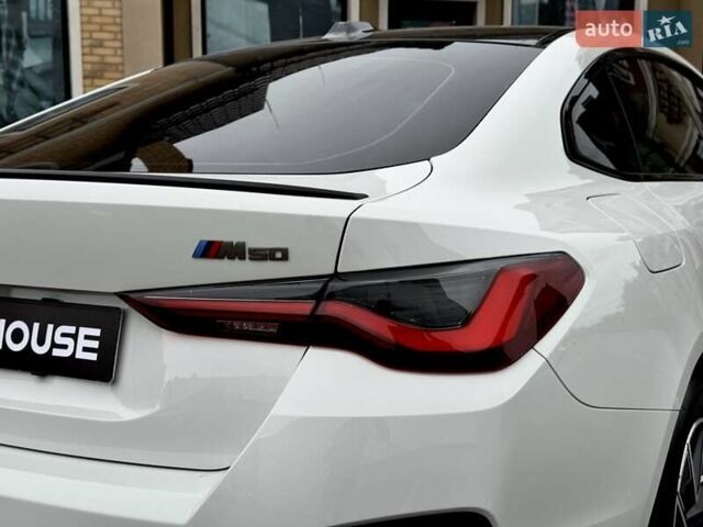 Белый БМВ i4, объемом двигателя 0 л и пробегом 45 тыс. км за 55900 $, фото 20 на Automoto.ua