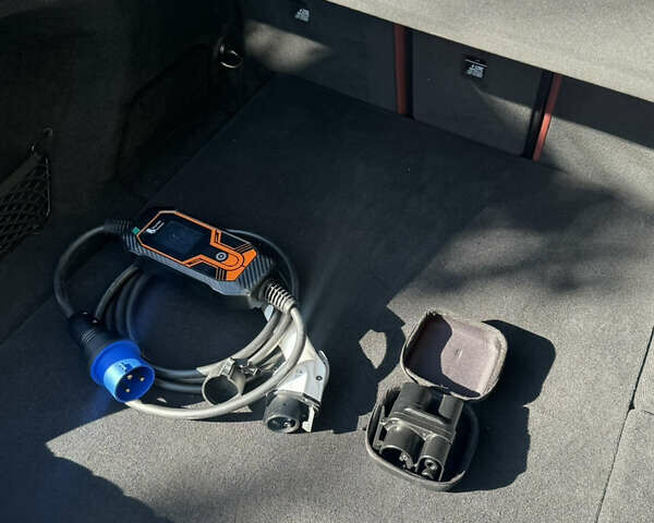 Белый БМВ i4, объемом двигателя 0 л и пробегом 33 тыс. км за 34500 $, фото 65 на Automoto.ua