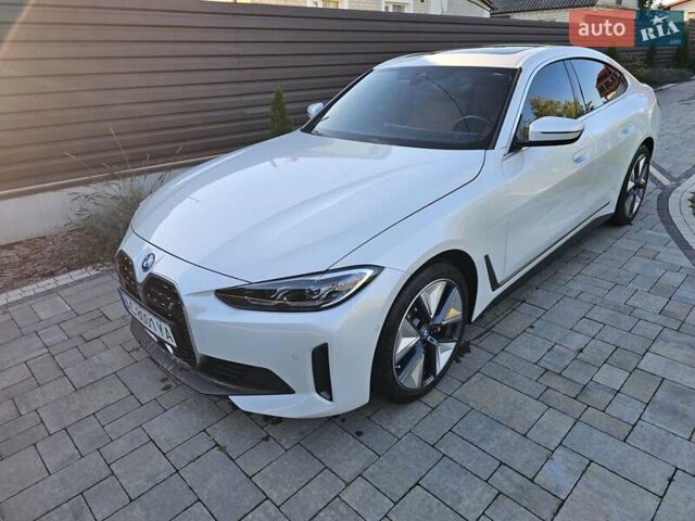 Белый БМВ i4, объемом двигателя 0 л и пробегом 10 тыс. км за 36800 $, фото 5 на Automoto.ua