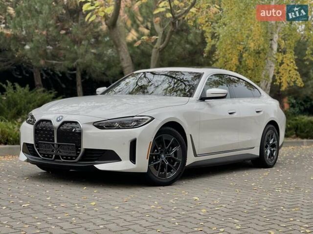 Белый БМВ i4, объемом двигателя 0 л и пробегом 42 тыс. км за 34900 $, фото 3 на Automoto.ua