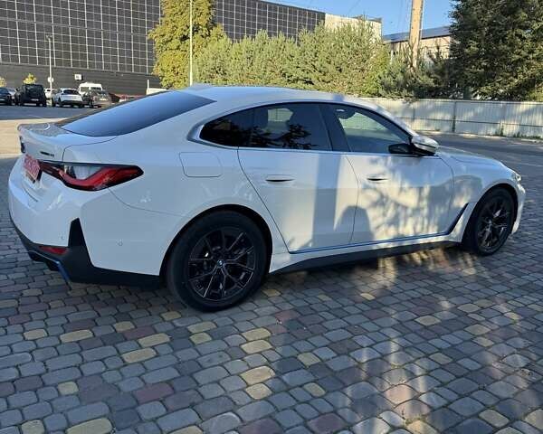 Белый БМВ i4, объемом двигателя 0 л и пробегом 39 тыс. км за 37000 $, фото 6 на Automoto.ua