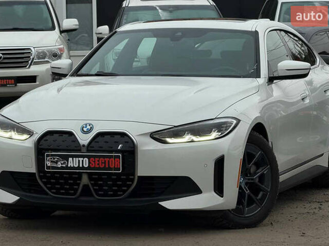 Белый БМВ i4, объемом двигателя 0 л и пробегом 5 тыс. км за 35500 $, фото 4 на Automoto.ua