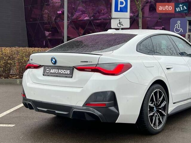 Белый БМВ i4, объемом двигателя 0 л и пробегом 20 тыс. км за 35990 $, фото 8 на Automoto.ua