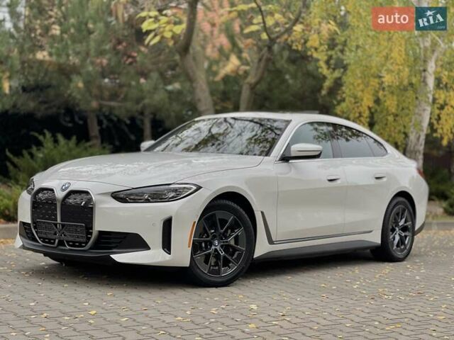 Белый БМВ i4, объемом двигателя 0 л и пробегом 42 тыс. км за 34900 $, фото 1 на Automoto.ua