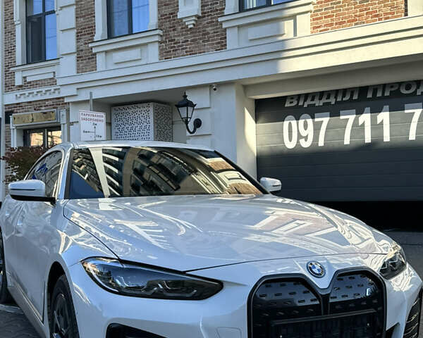 Белый БМВ i4, объемом двигателя 0 л и пробегом 33 тыс. км за 34500 $, фото 28 на Automoto.ua